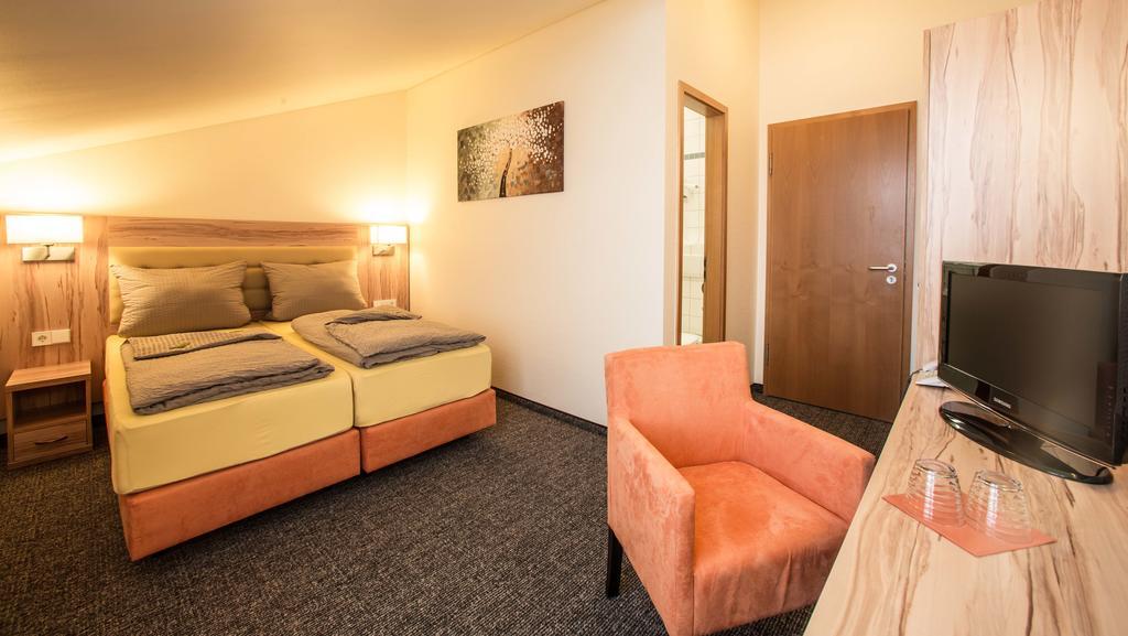 Hotel An Der Waldstrasse Gross-Zimmern Room photo